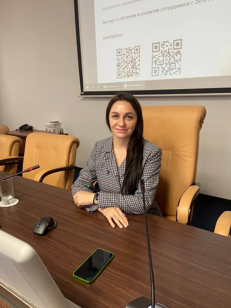 Кристина Баховка за столом переговоров